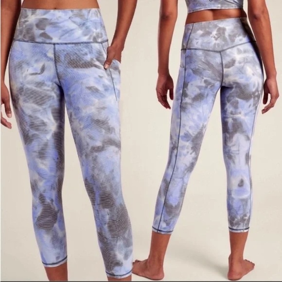 Athleta Salutation Stash Pocket II Capri Leggings Tie Dye Merri Perri Size M - Picture 1 of 5